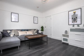 Modern 2 Bed Apartment in Central Camden Sleeps 6
